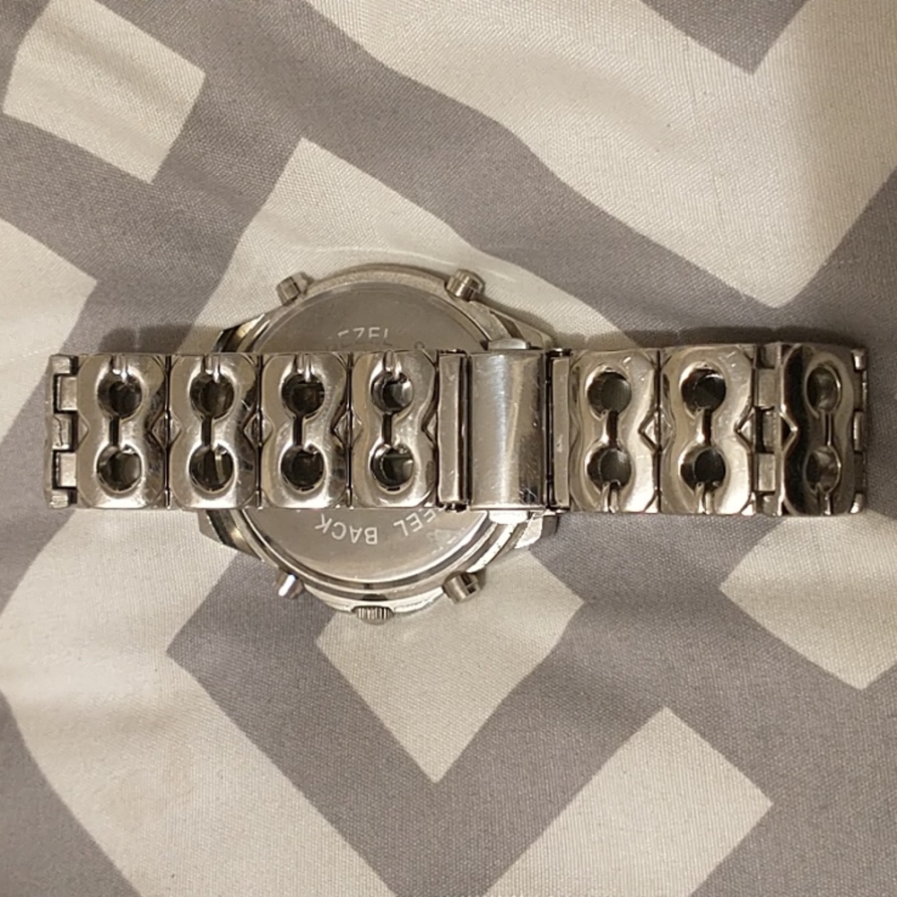 Beautiful Quartz Silver Crystal Watch! - Picture 2 of 13